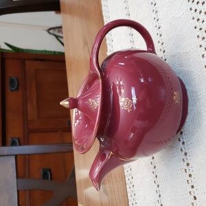 VINTAGE Hall China Windshield Teapot "Camellia" with Gold Leafing 6 cup (Maroon)